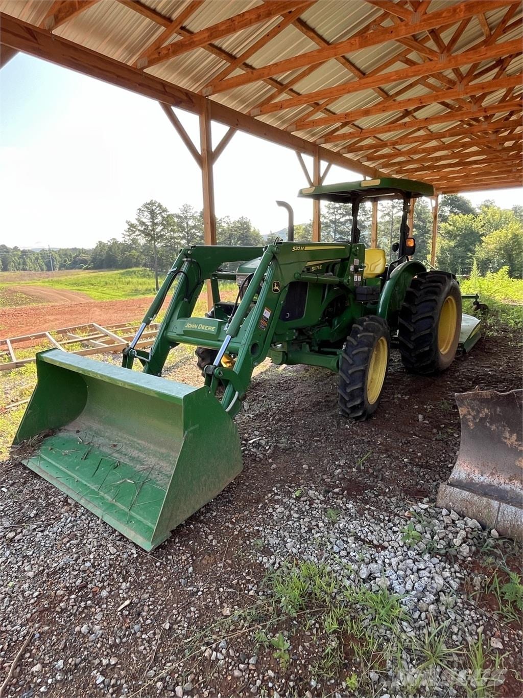 2016 John Deere 5075E