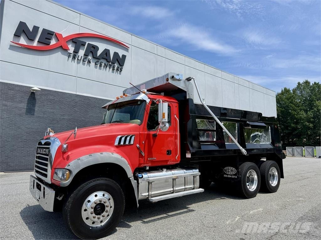 2019 Mack GR64F