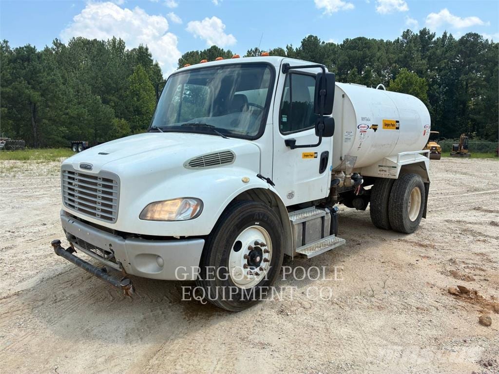 2020 Freightliner M2106