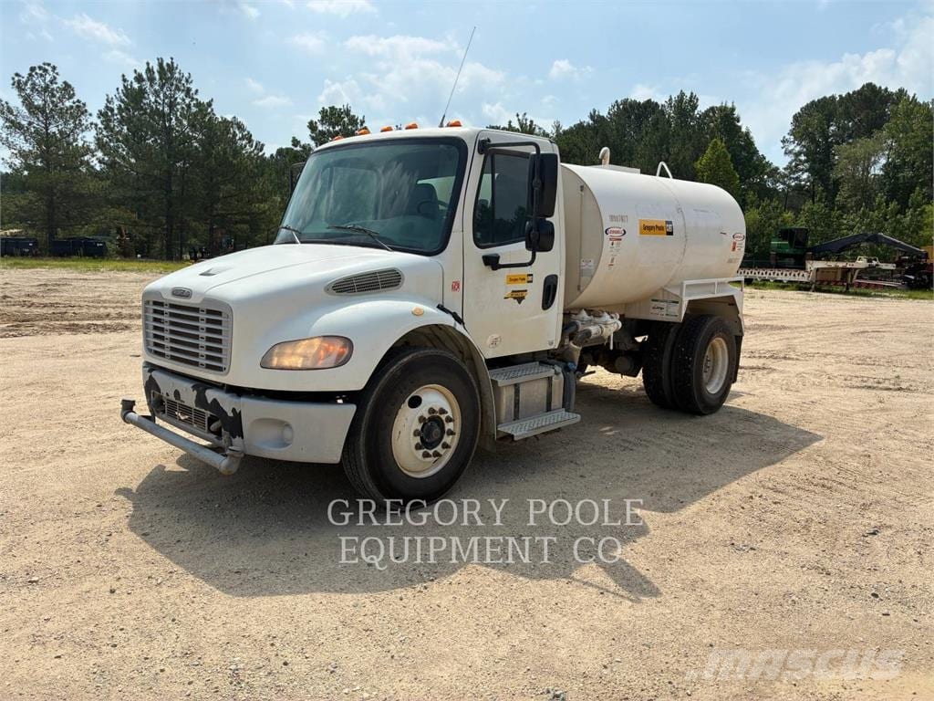 2020 Freightliner M2106