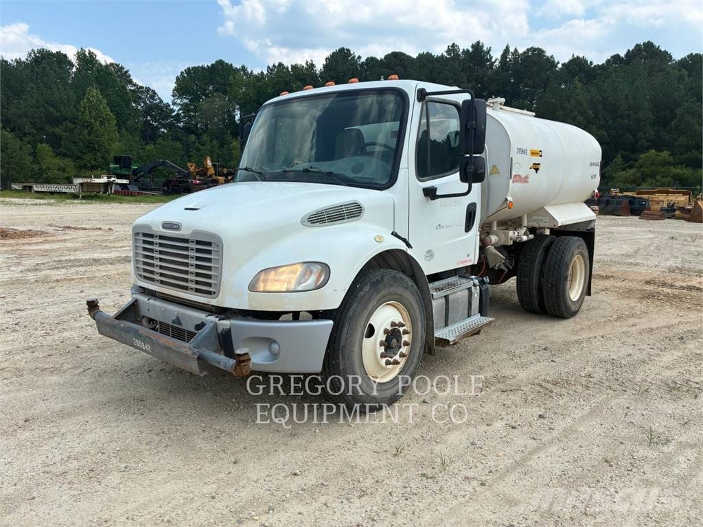 2018 Freightliner M2106