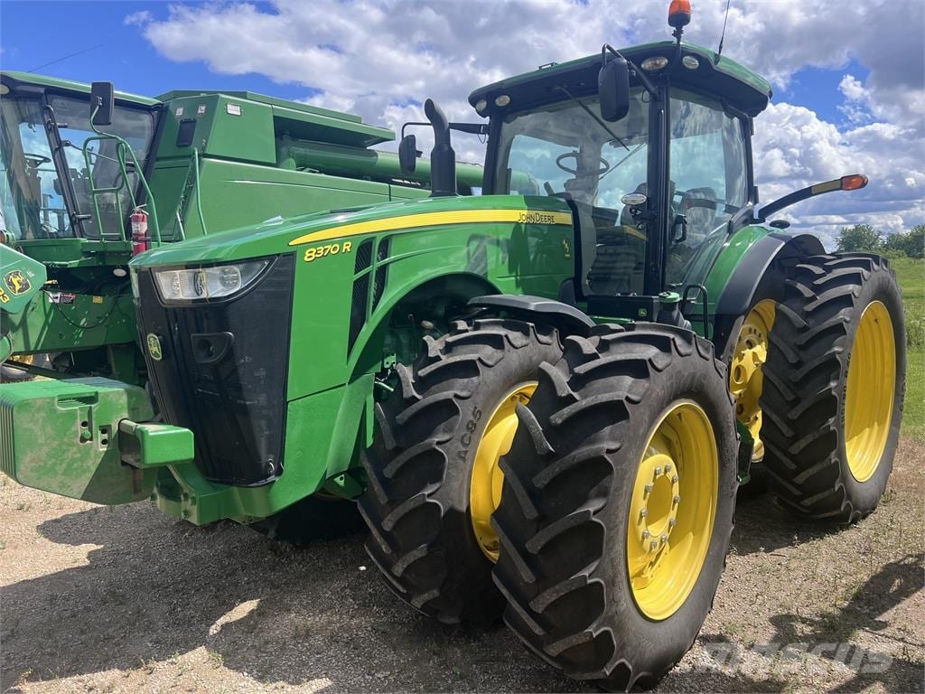 2015 John Deere 8370R