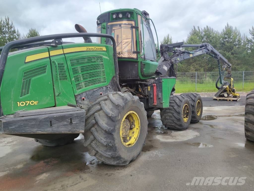 2017 John Deere 1070 E