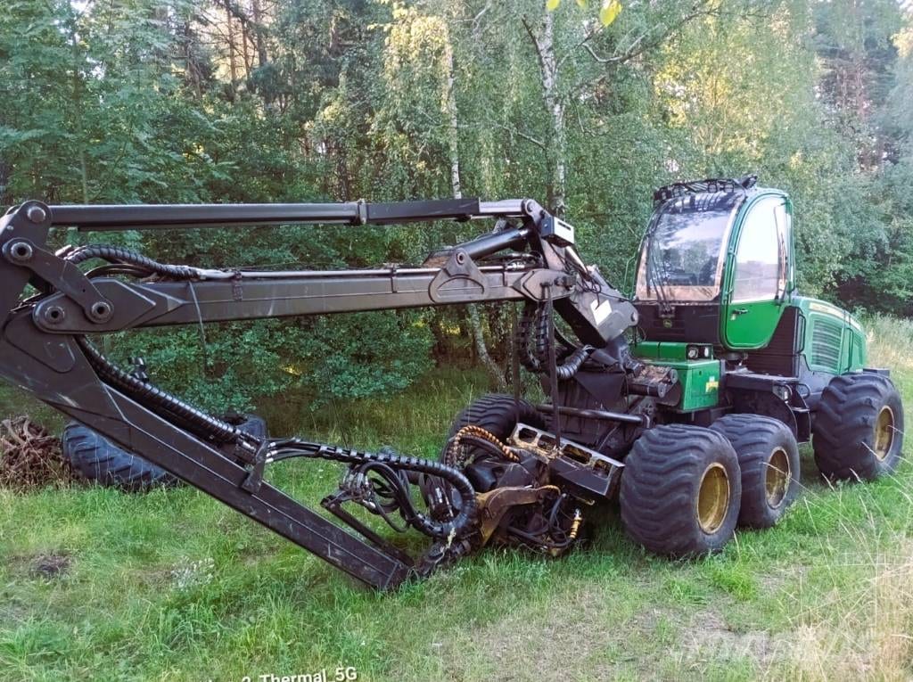 2011 John Deere 1070 E