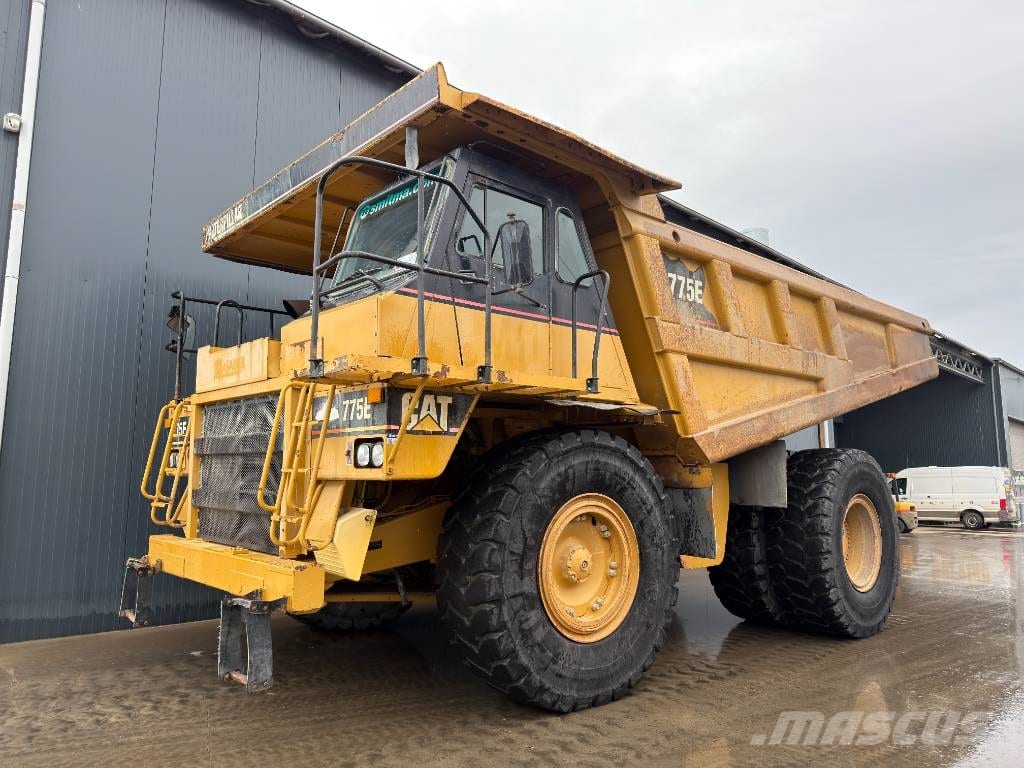 2005 CAT 775E
