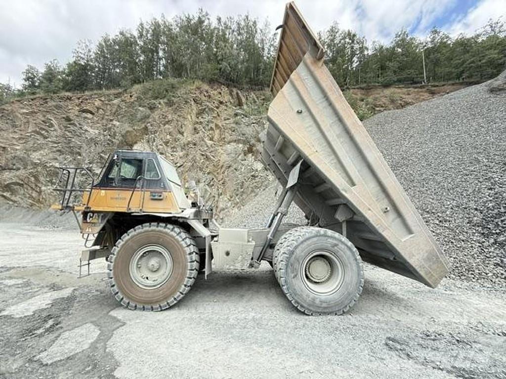 2011 CAT 775D