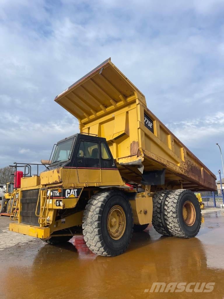 2004 CAT 775 E