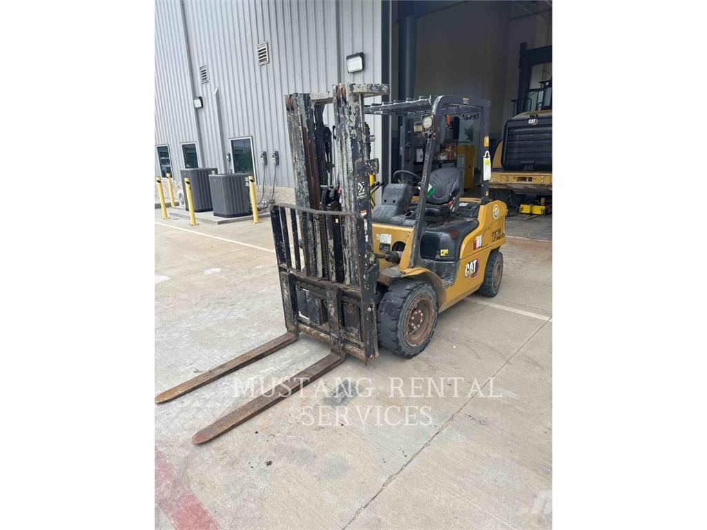 2022 CAT DP30N5