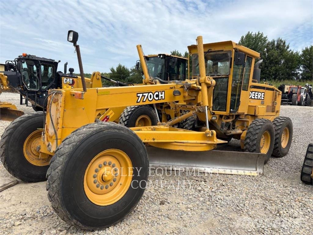 2001 John Deere 770CH