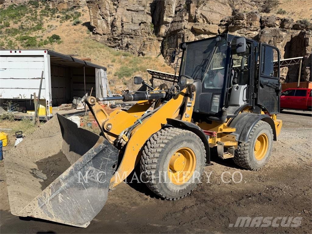 2018 CAT 908M CB