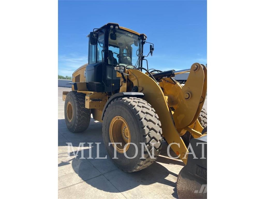 2022 CAT 926M