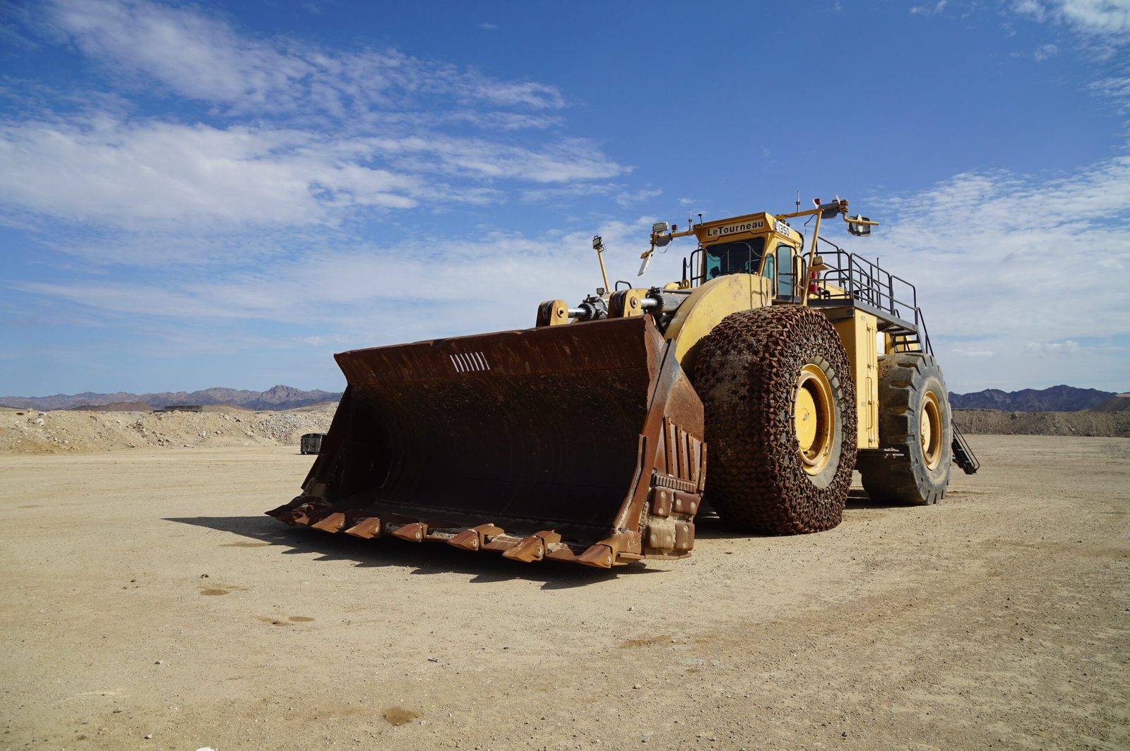 Heavy construction and mining equipment